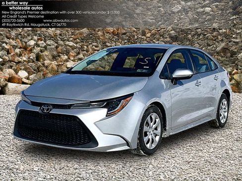 Used 2022 Toyota Corolla LE image 1