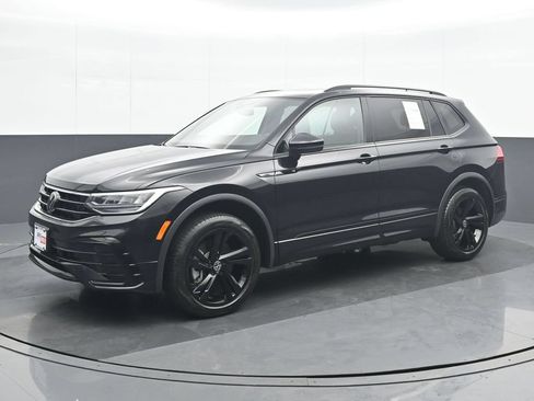 Used 2024 Volkswagen Tiguan SE R-Line AWD/4WD image 2