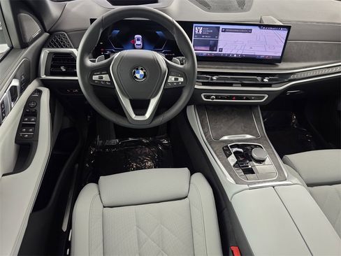 Used 2026 BMW X5 sDrive40i image 13