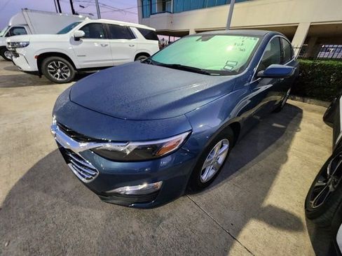 Used 2024 Chevrolet Malibu LS image 3