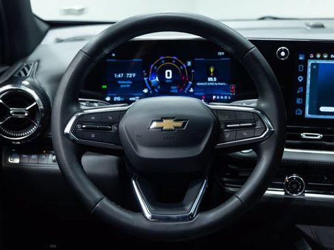 Used 2025 Chevrolet Equinox LT AWD/4WD image 13