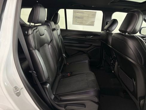 New 2025 Jeep Grand Cherokee L Altitude image 43