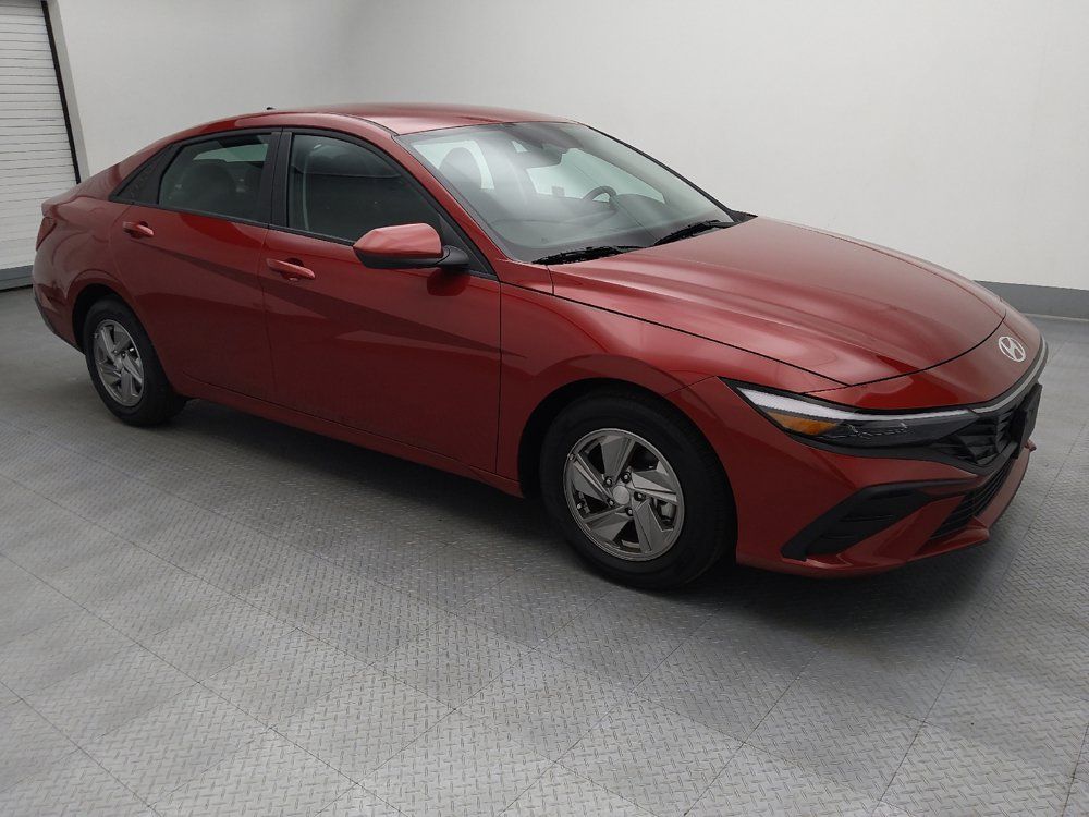 Used 2025 Hyundai Elantra SE FWD image 11
