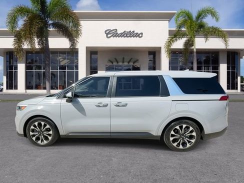 Used 2024 Kia Carnival EX FWD image 8