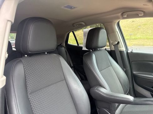 Used 2022 Buick Encore Preferred w/ Safety Package II AWD/4WD image 32