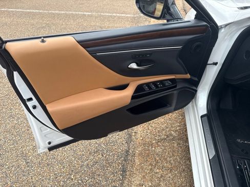 Used 2023 Lexus ES 350 w/ Premium Package FWD image 12