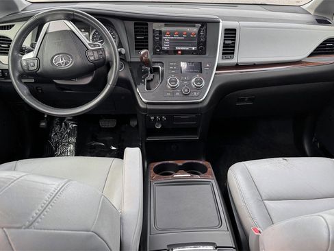Used 2015 Toyota Sienna Limited image 27