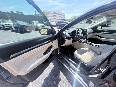 Used 2022 Nissan Altima 2.5 Platinum AWD/4WD image 9