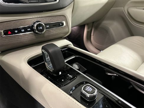 Used 2025 Volvo XC90 B6 Plus w/ Protection Package Premier image 13