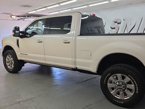 Used 2017 Ford F350 Platinum w/ Platinum Ultimate Package AWD/4WD image 3
