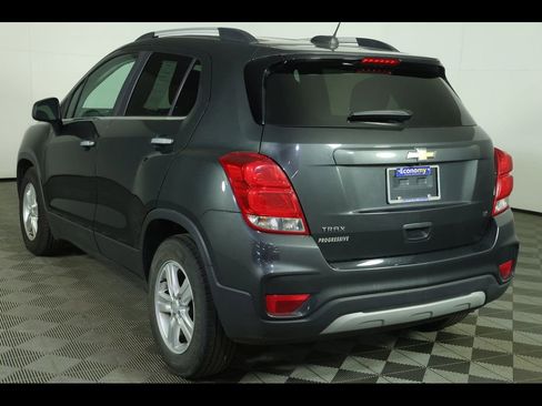 Used 2018 Chevrolet Trax LT w/ LT Convenience Package FWD image 6