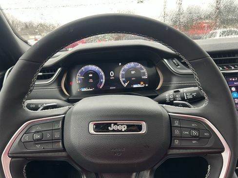 Used 2025 Jeep Grand Cherokee L Laredo w/ Luxury Tech Group I image 18