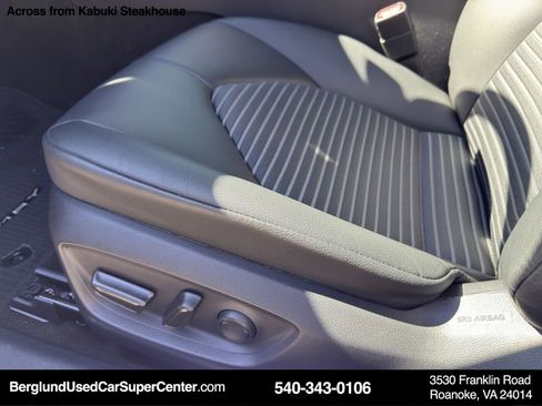 Used 2022 Toyota Camry SE image 13