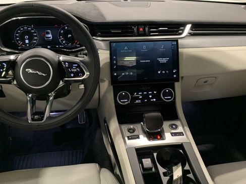 New 2026 Jaguar F-PACE SVR 575 Edition image 5