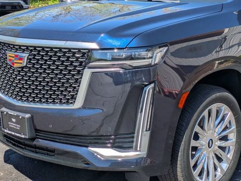 Used 2023 Cadillac Escalade Premium Luxury AWD/4WD image 9