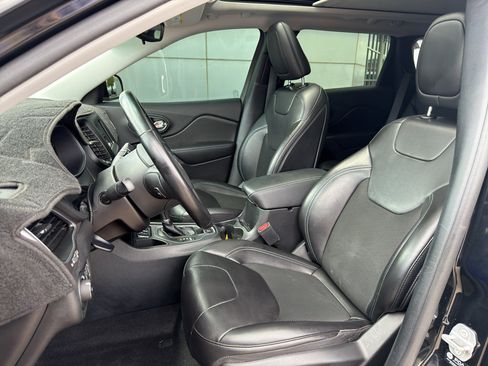 Used 2021 Jeep Cherokee Latitude Plus w/ Sun & Sound Group FWD image 10