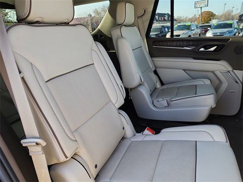 Used 2022 GMC Yukon Denali w/ Denali Ultimate Package image 19