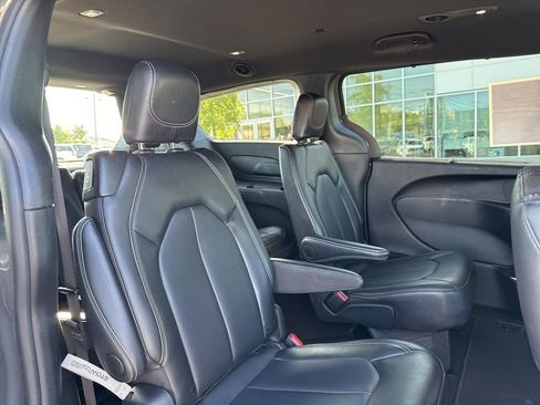 Used 2025 Chrysler Pacifica Select FWD image 21