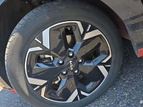 Used 2023 Kia Niro Wind w/ Wind Preserve Package FWD image 3