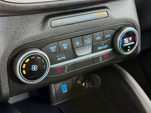 Used 2020 Ford Escape SE image 23