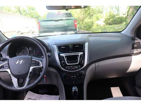 Used 2014 Hyundai Accent SE FWD image 11