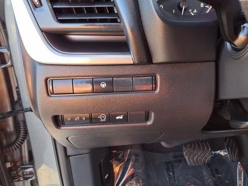 Used 2024 Nissan Rogue SV FWD image 14