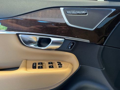 Used 2019 Volvo XC90 T6 Momentum w/ Protection Package AWD/4WD image 22