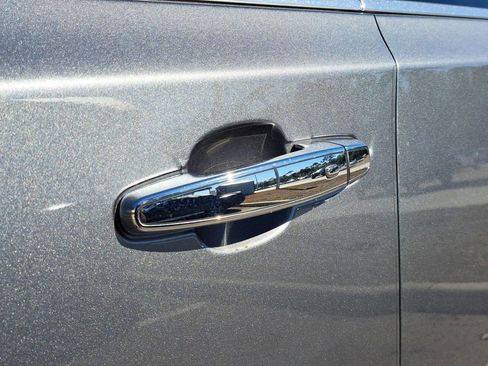 Used 2021 Chevrolet Traverse High Country image 13