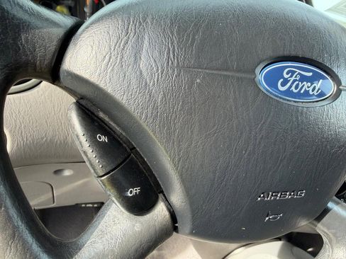 Used 2003 Ford Focus LX image 28