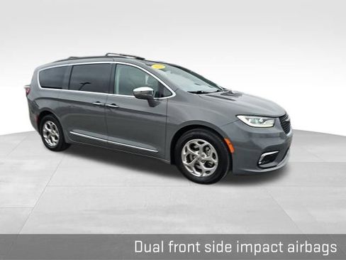 Used 2022 Chrysler Pacifica Limited image 31
