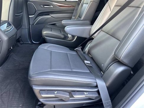 Used 2022 Cadillac Escalade Luxury image 15