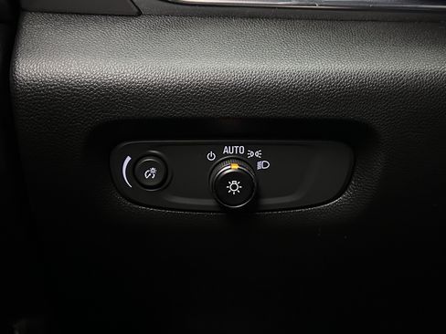 Used 2023 Chevrolet Traverse LT FWD image 21