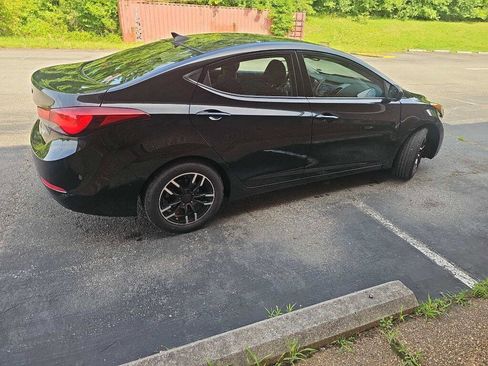 Used 2015 Hyundai Elantra SE w/ Option Group 02 FWD image 6