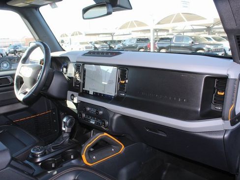 Used 2023 Ford Bronco Badlands w/ Sasquatch Package image 17