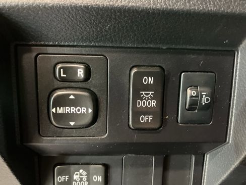 Used 2016 Toyota Tundra SR5 image 12