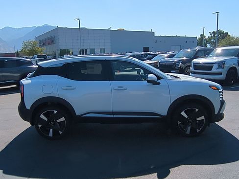 New 2025 Nissan Kicks SR w/ SR Premium Package image 2