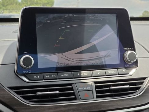 Used 2024 Nissan Altima 2.5 SV FWD image 10