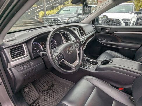 Used 2017 Toyota Highlander XLE AWD/4WD image 9