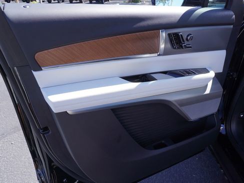 New 2026 Cadillac Vistiq Luxury image 16