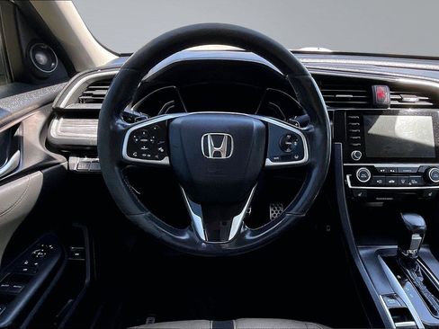 Used 2019 Honda Civic Touring image 5