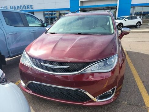 Used 2017 Chrysler Pacifica Limited w/ Advanced Safetytec Group image 2