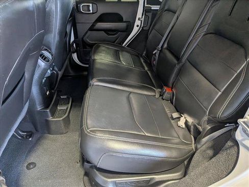 Used 2022 Jeep Wrangler Unlimited Sahara w/ Cold Weather Group AWD/4WD image 19