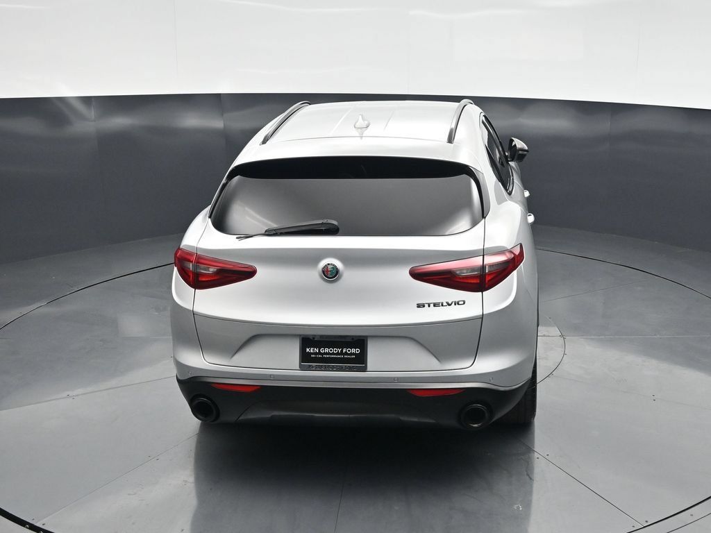 Used 2020 Alfa Romeo Stelvio w/ Nero Edizione RWD image 38