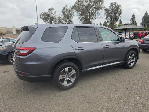 Used 2025 Honda Pilot EX-L image 3