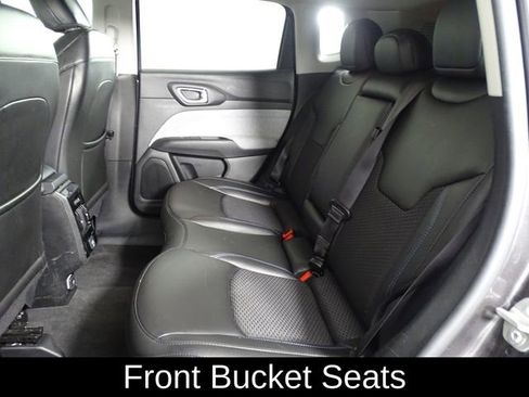 Used 2022 Jeep Compass Latitude image 11