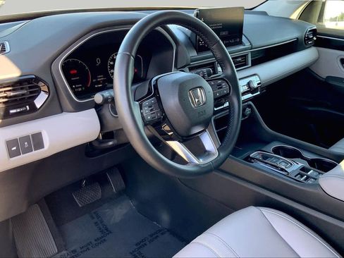 Used 2025 Honda Pilot EX-L image 17