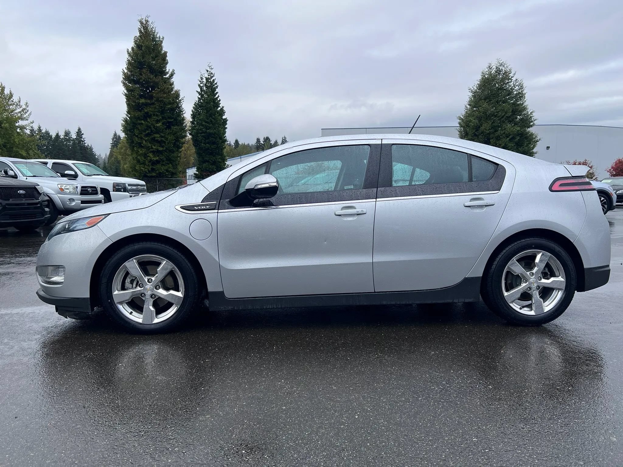 Used 2015 Chevrolet Volt Premium w/ Premium Trim Package FWD image 4
