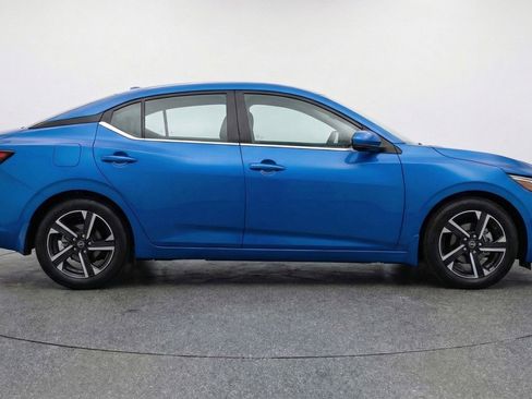 Used 2025 Nissan Sentra SV FWD image 11
