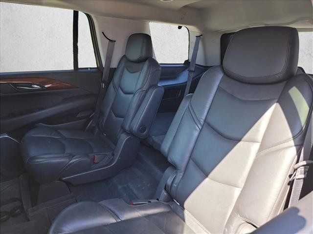 Used 2019 Cadillac Escalade Luxury AWD/4WD image 11