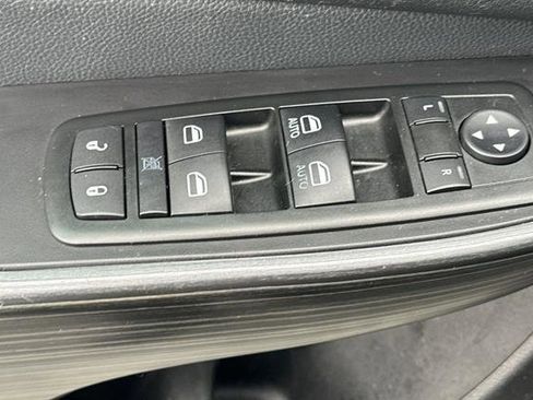 Used 2015 Jeep Cherokee Latitude w/ Comfort/Convenience Group image 11